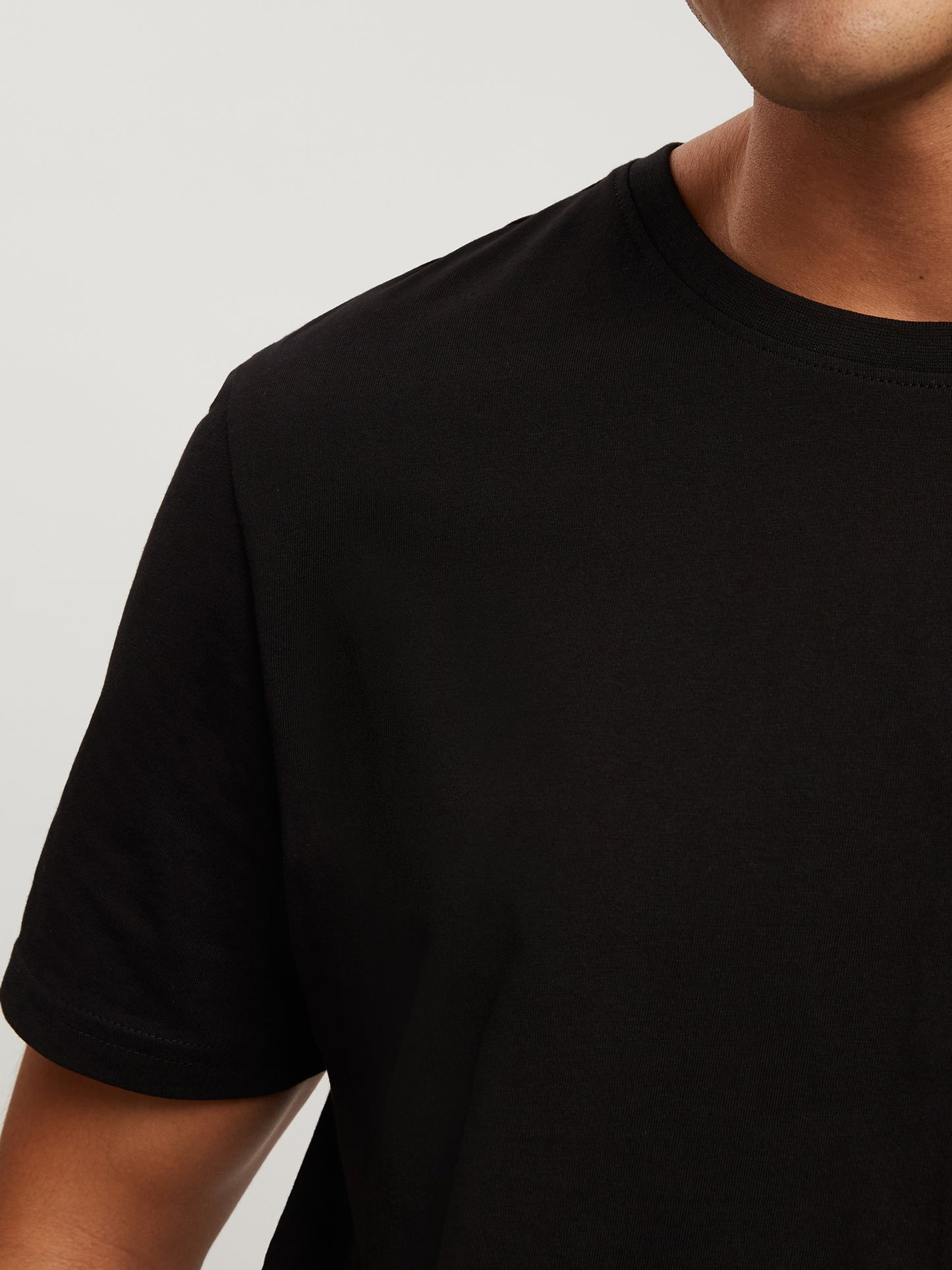 Basic Herren T-Shirt in schwarz