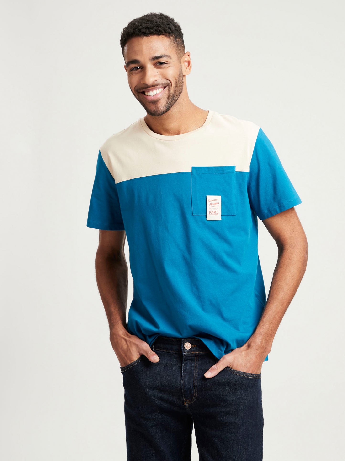 Men’s regular T-shirt with breast pocket petrol.