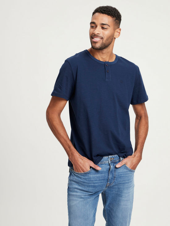 Men's regular T-shirt with Henley neck in navy blue.