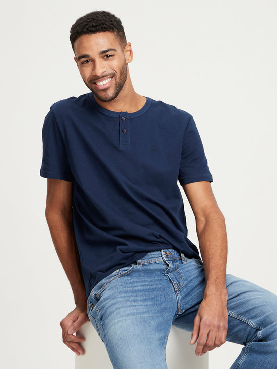 Men's regular T-shirt with Henley neck in navy blue.