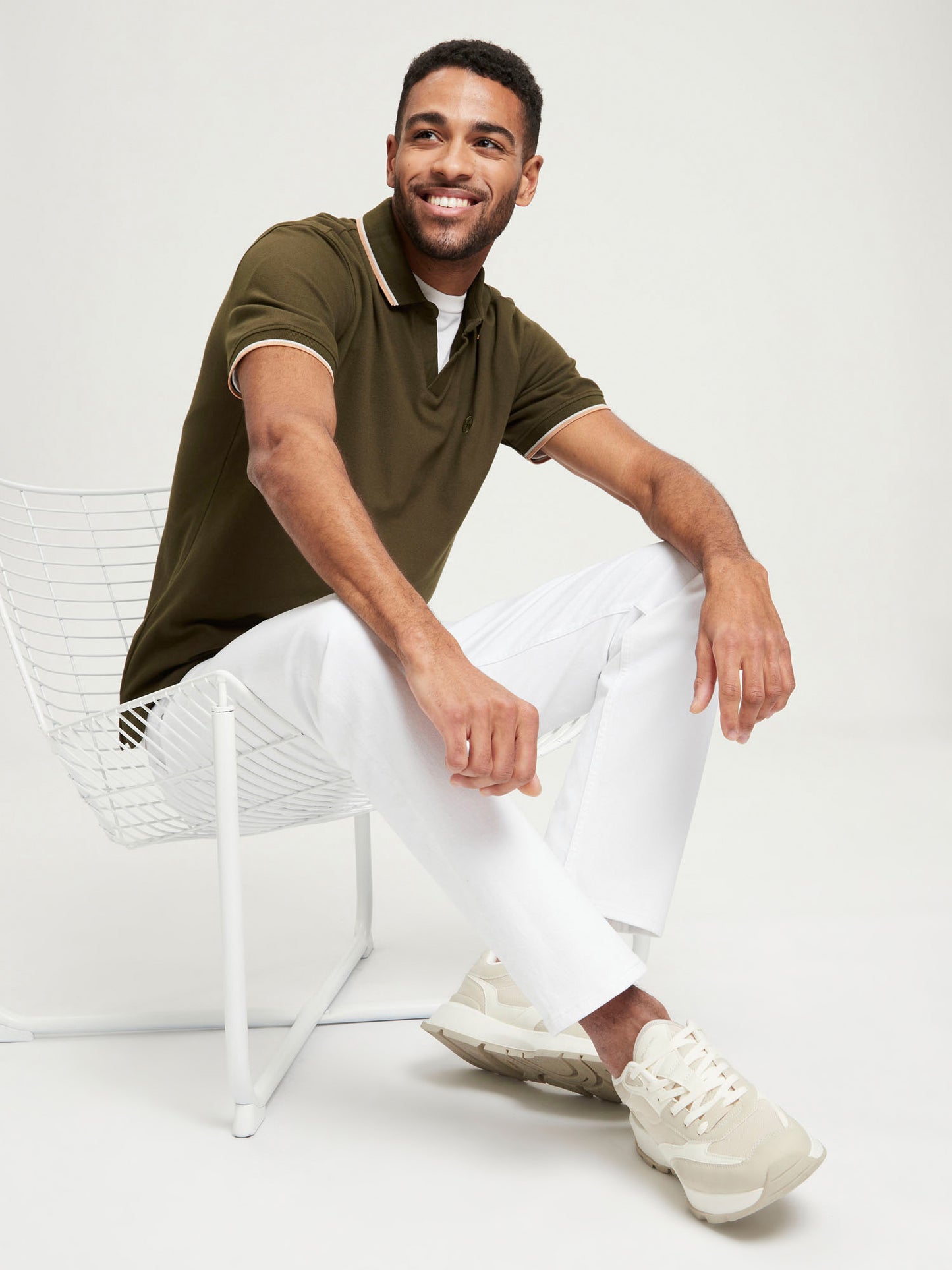 Men's regular polo shirt with striped details khaki.