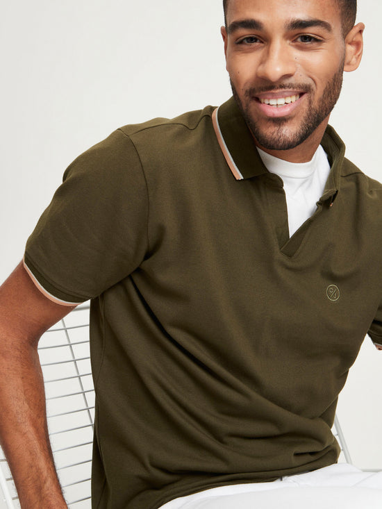 Men's regular polo shirt with striped details khaki.