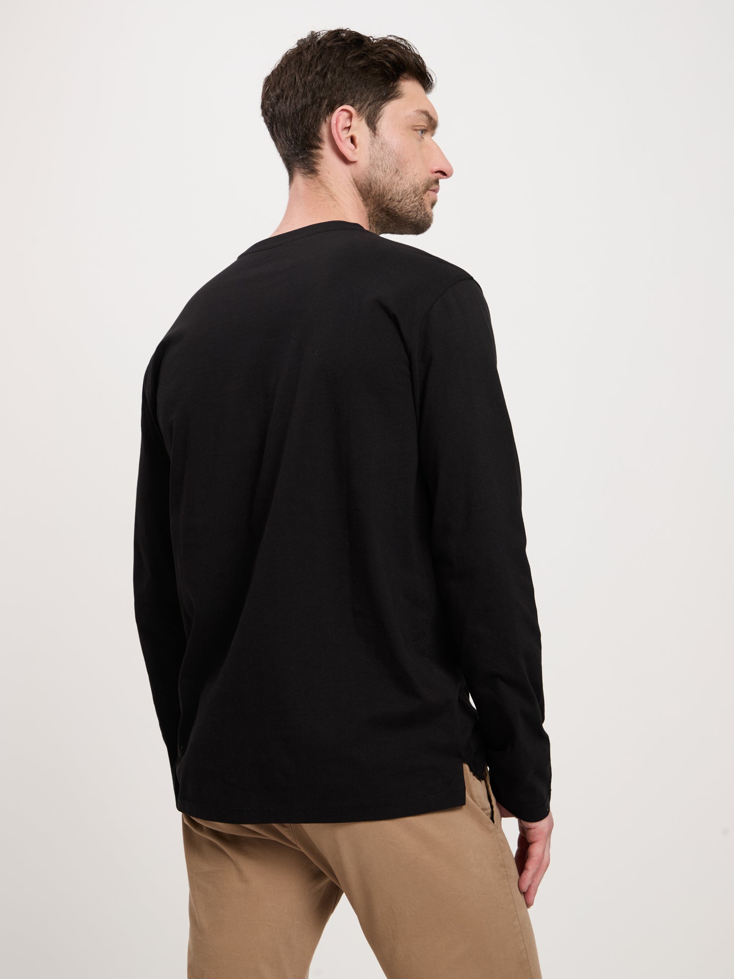 Men's long-sleeved shirt with logo print and breast pocket in black