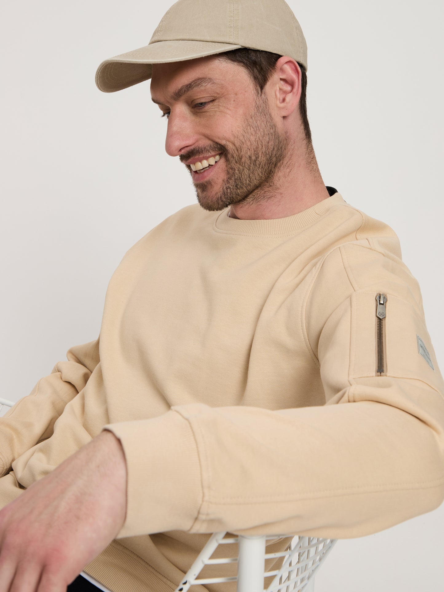 Herren Regular Sweatshirt mit Reißverschluss am Ärmel beige