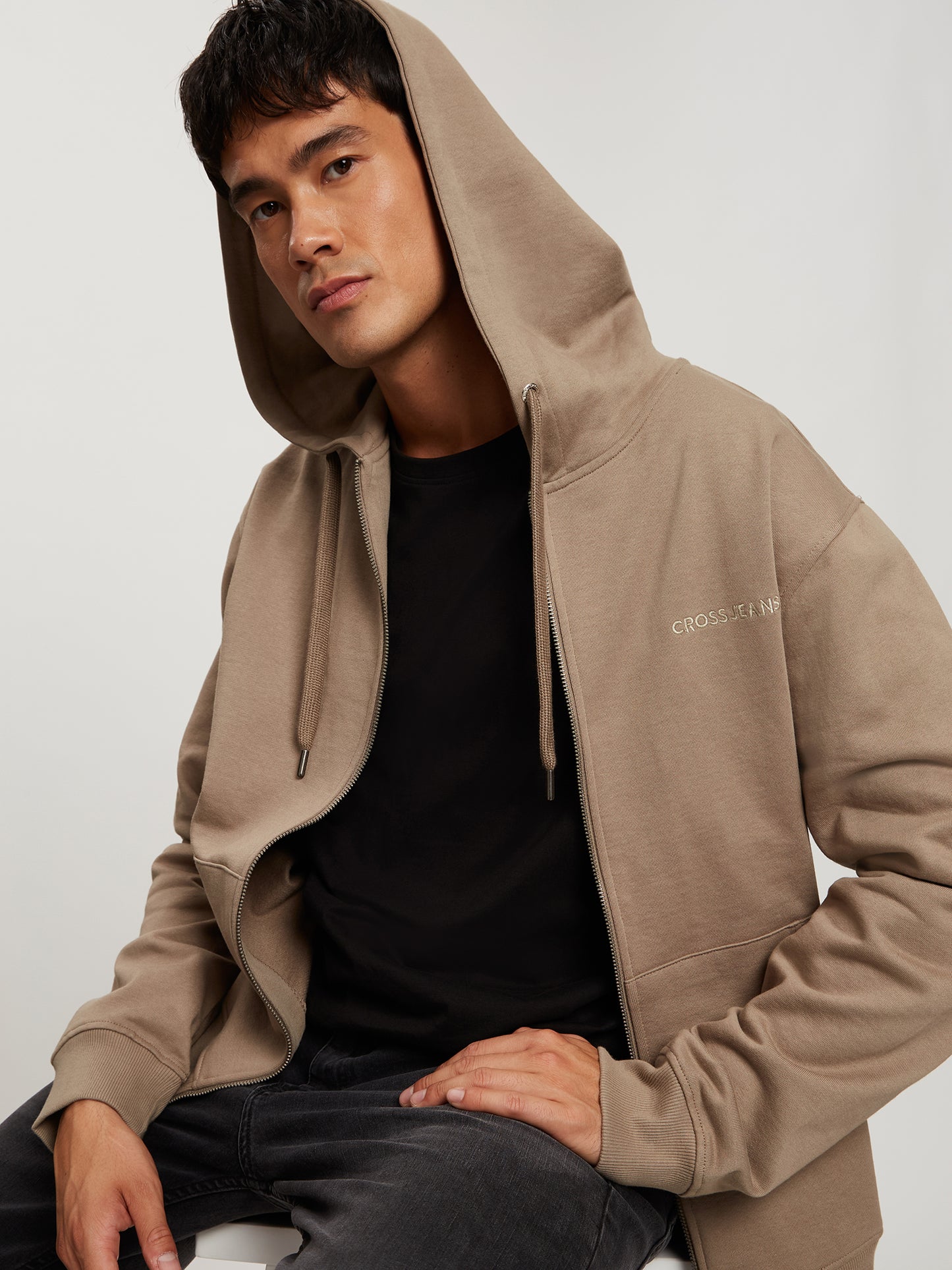 Herren Regular Sweatjacke mit Kapuze, Reißverschluss und Känguru-Tasche taupe