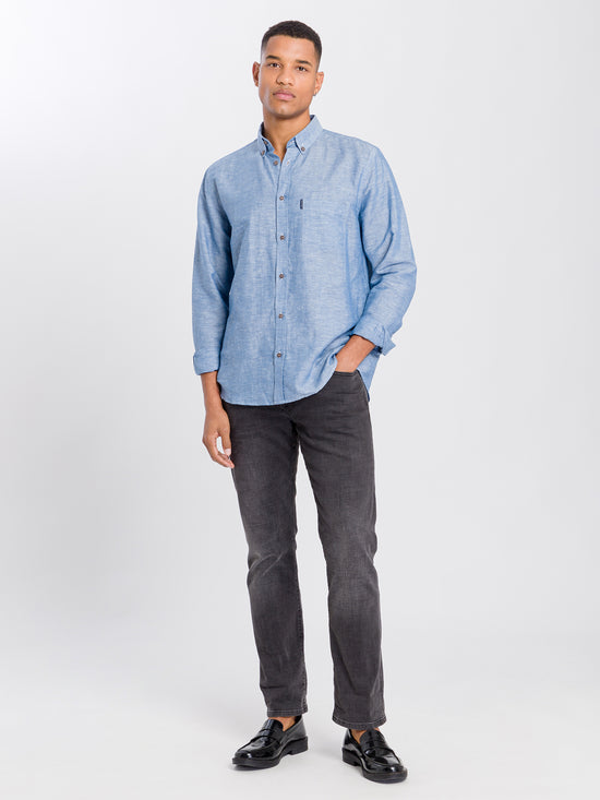 Men's regular long-sleeved shirt with chest pocket blue