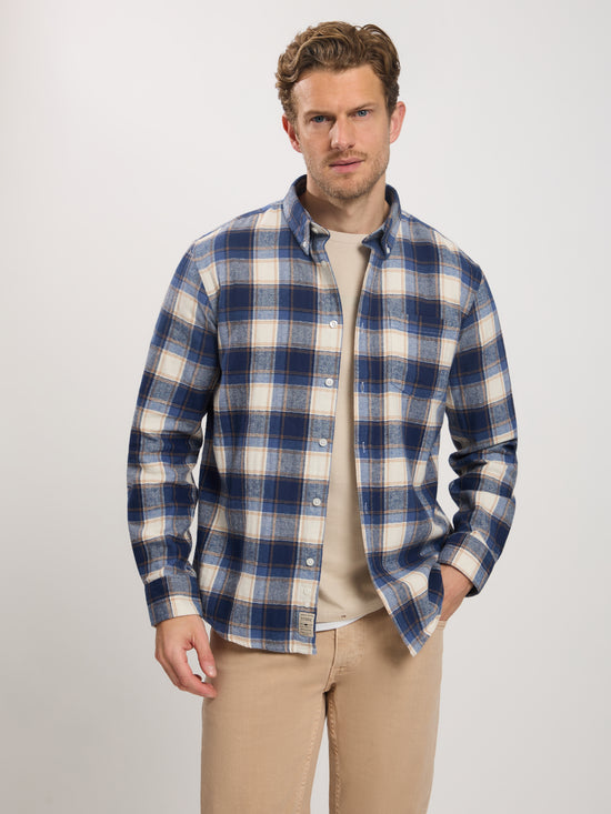 Men's regular long-sleeved shirt in blue checked