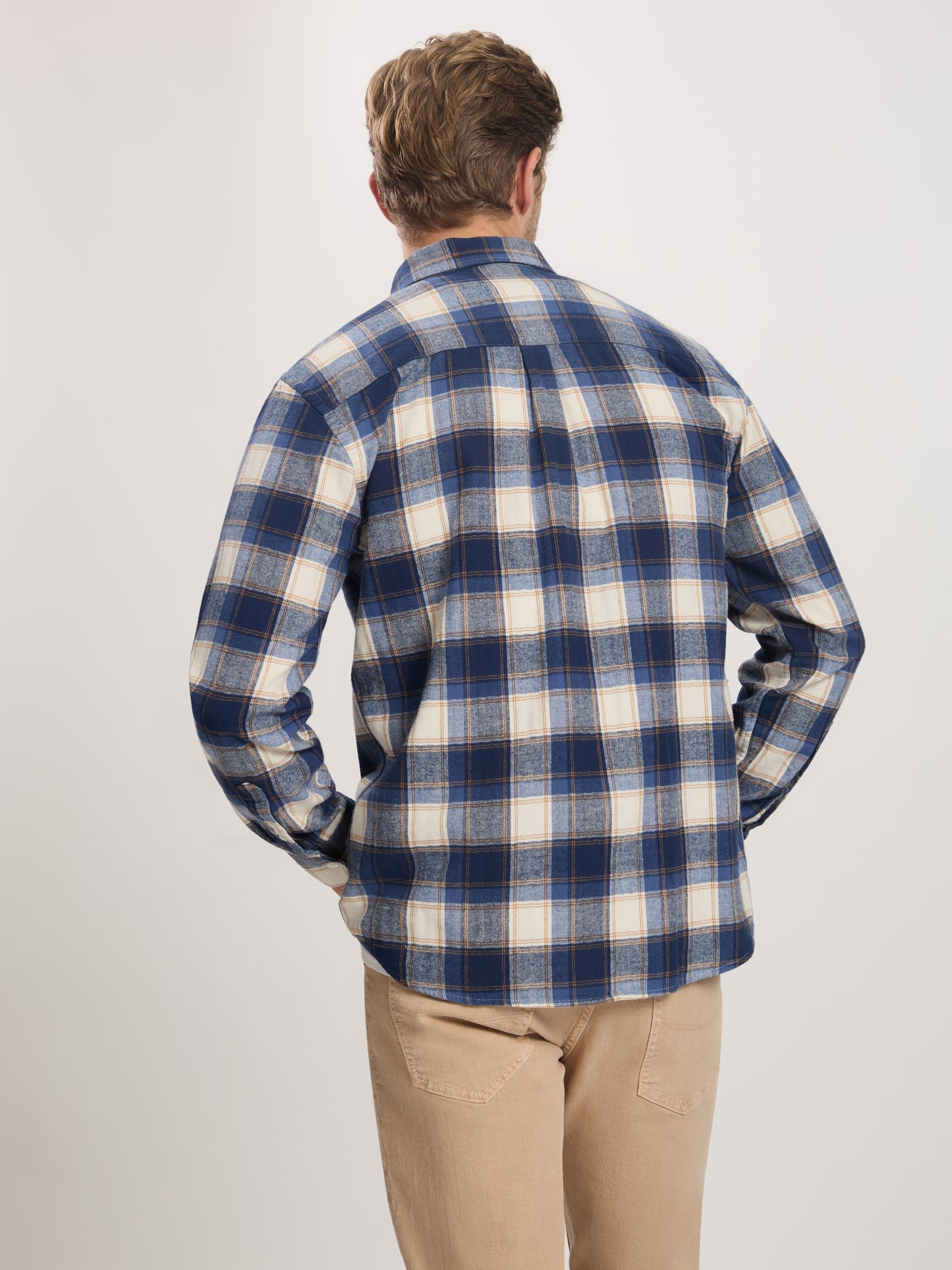 Men's regular long-sleeved shirt in blue checked