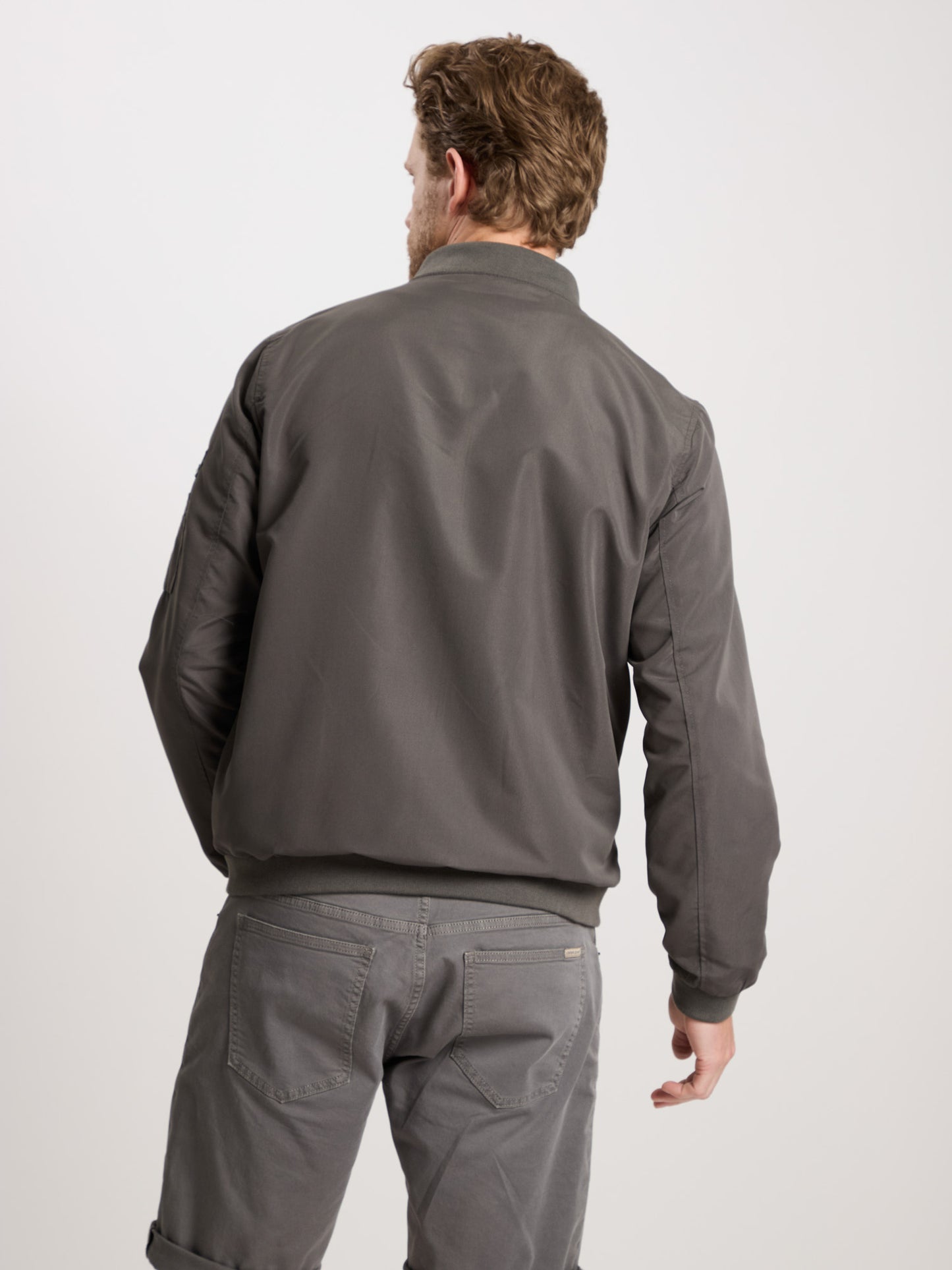 Herren Regular Bomber-Jacke mit Reißverschluss und Reißverschluss-Taschen dunkelgrau.