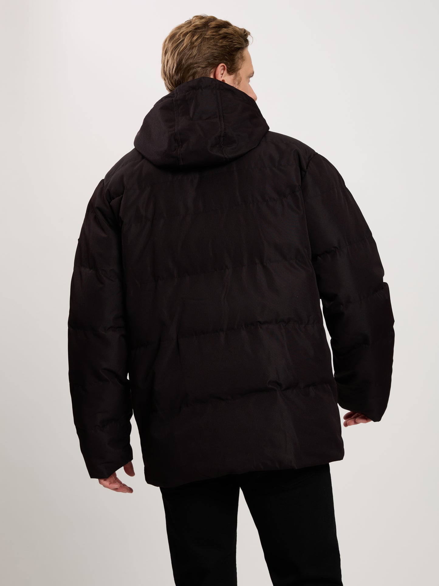 Men's regular winter jacket with hood, zipper and many pockets black