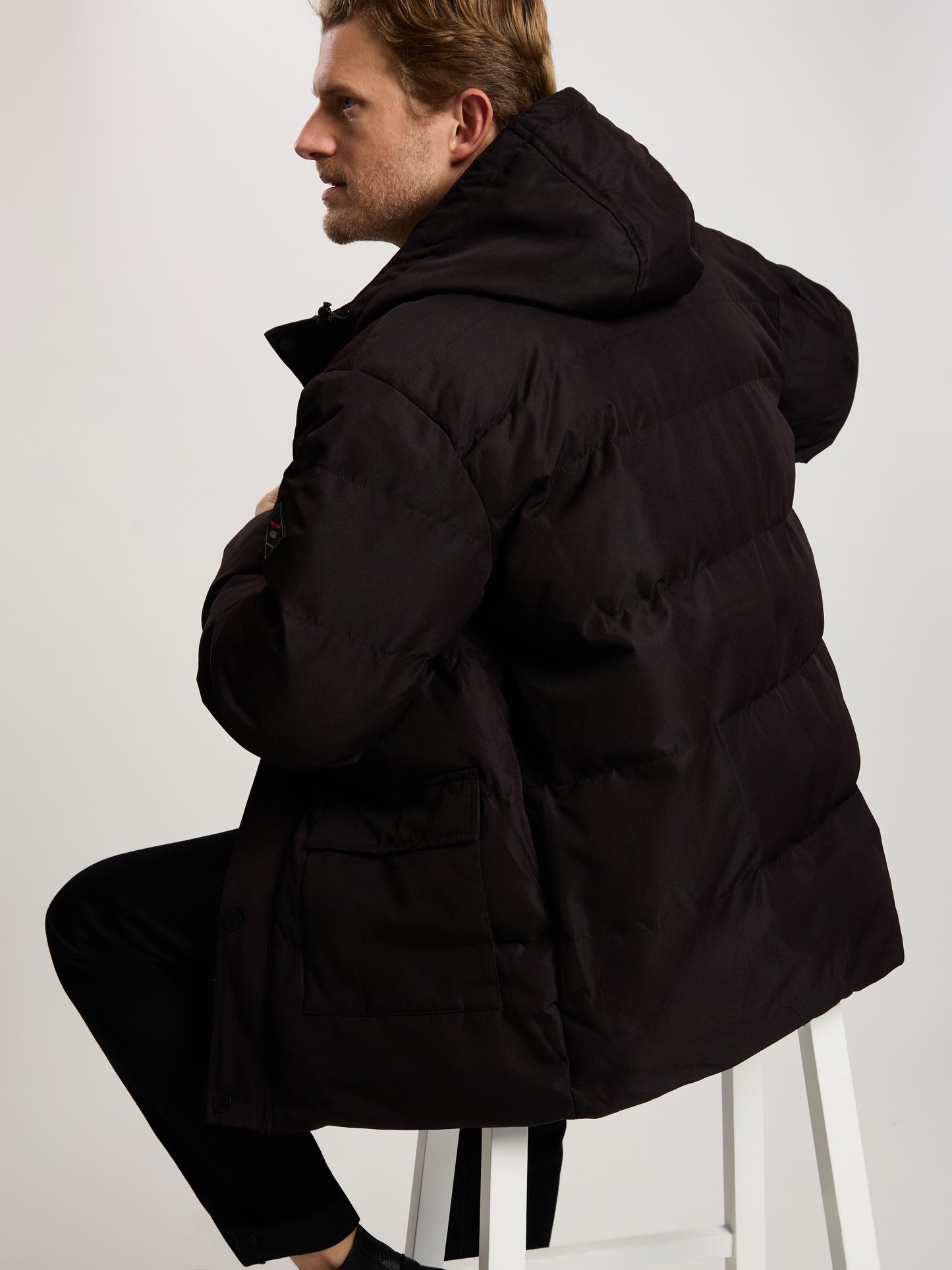 Men's regular winter jacket with hood, zipper and many pockets black