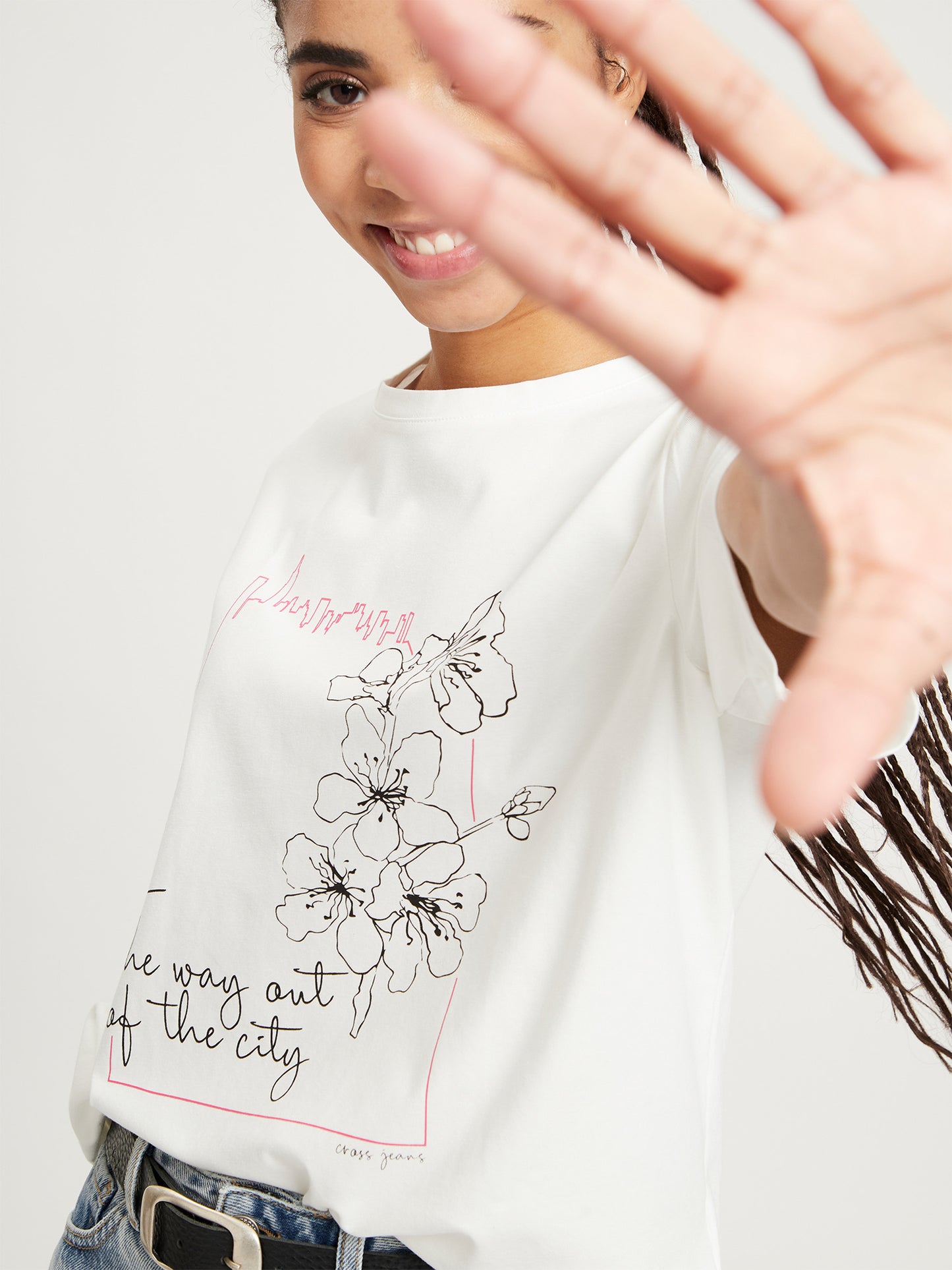 Women's regular T-shirt with print ecru.