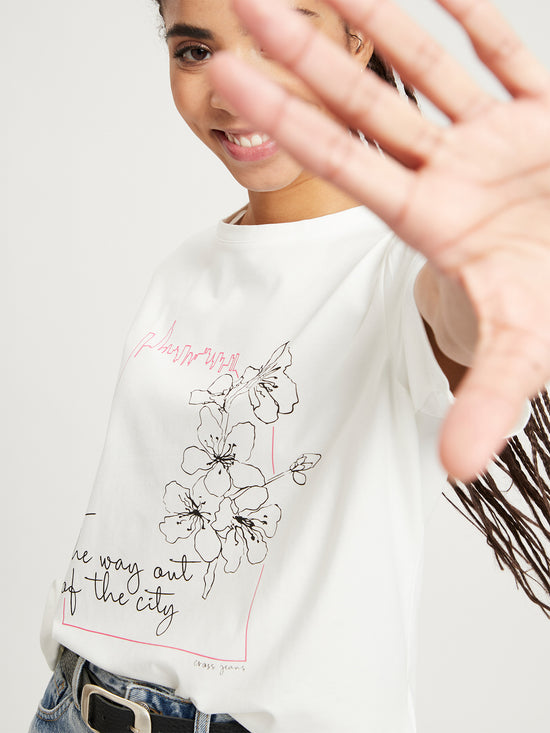 Women's regular T-shirt with print ecru.