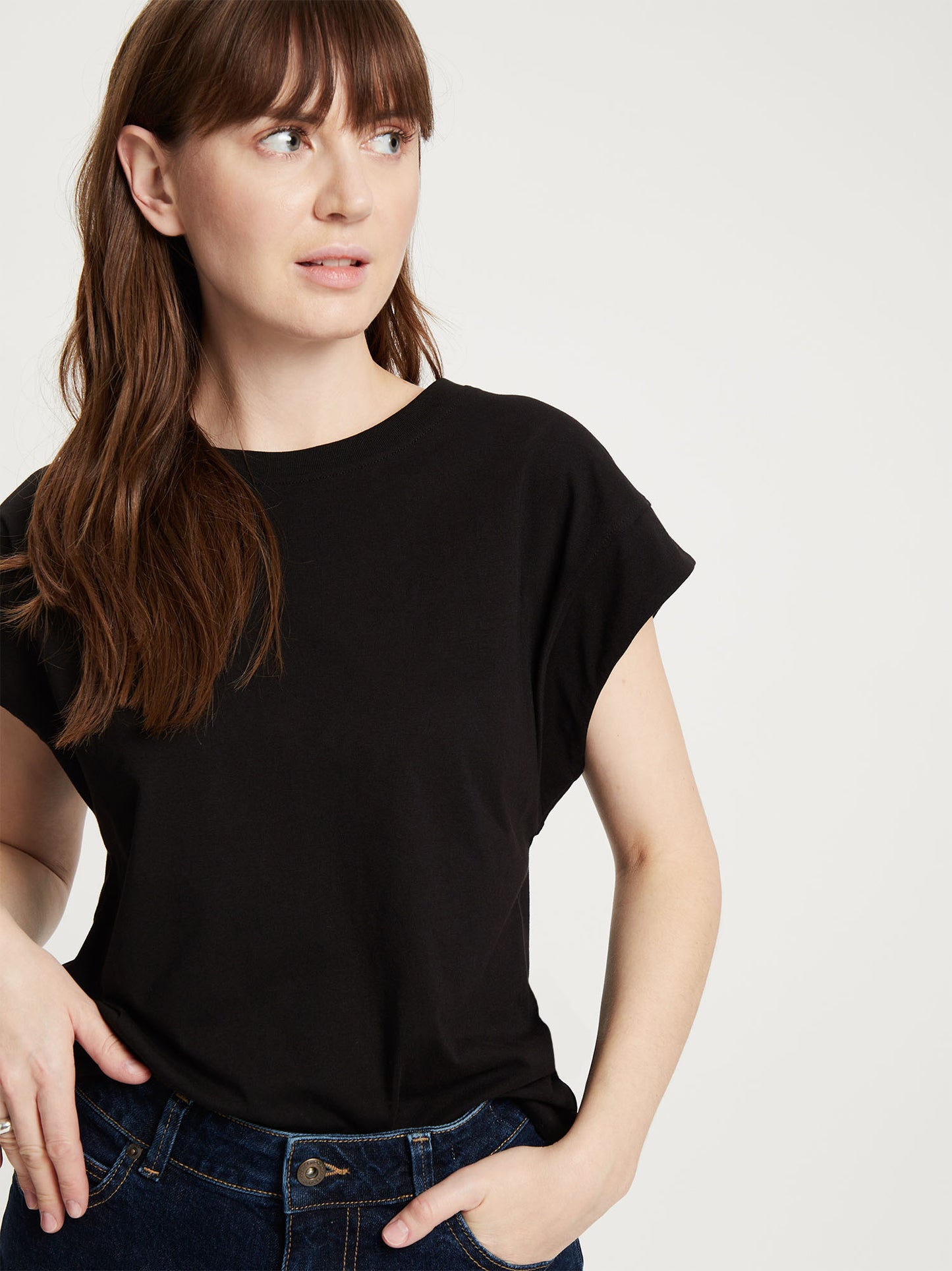 Women's regular T-shirt with dropped shoulders, black.