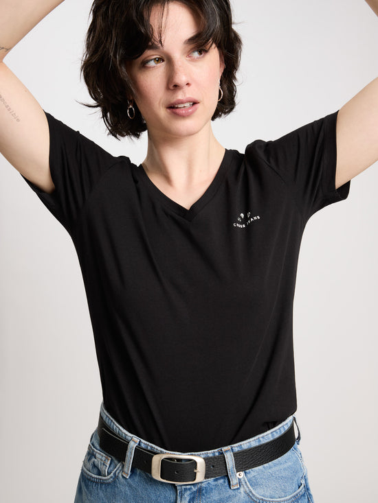 Damen Regular T-Shirt mit V-Ausschnitt schwarz.