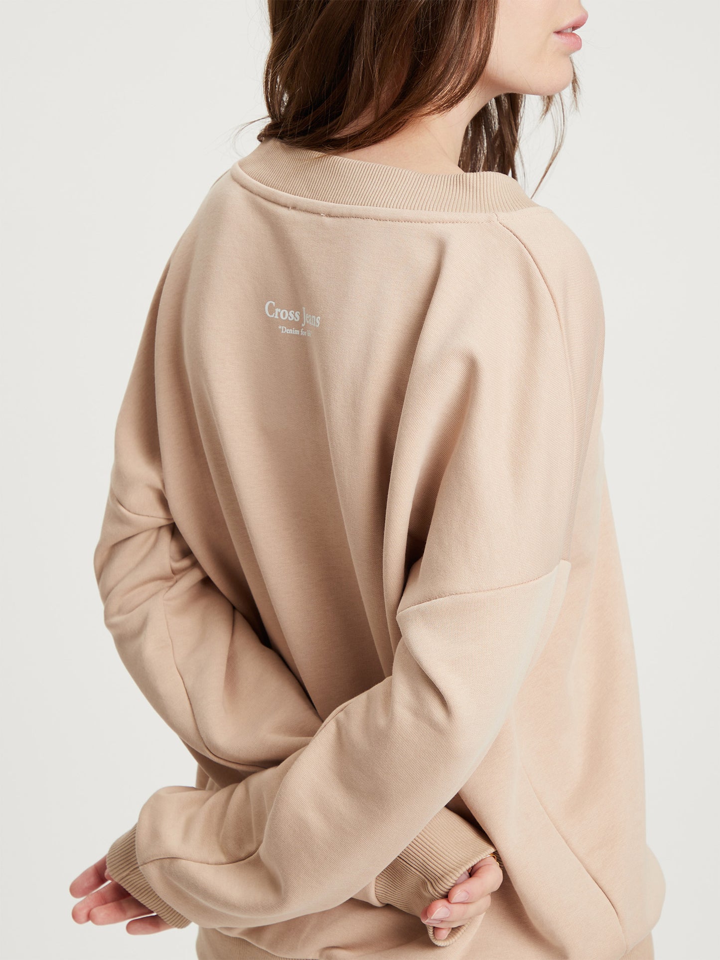 Women's regular sweatshirt with ribbed cuffs, beige.