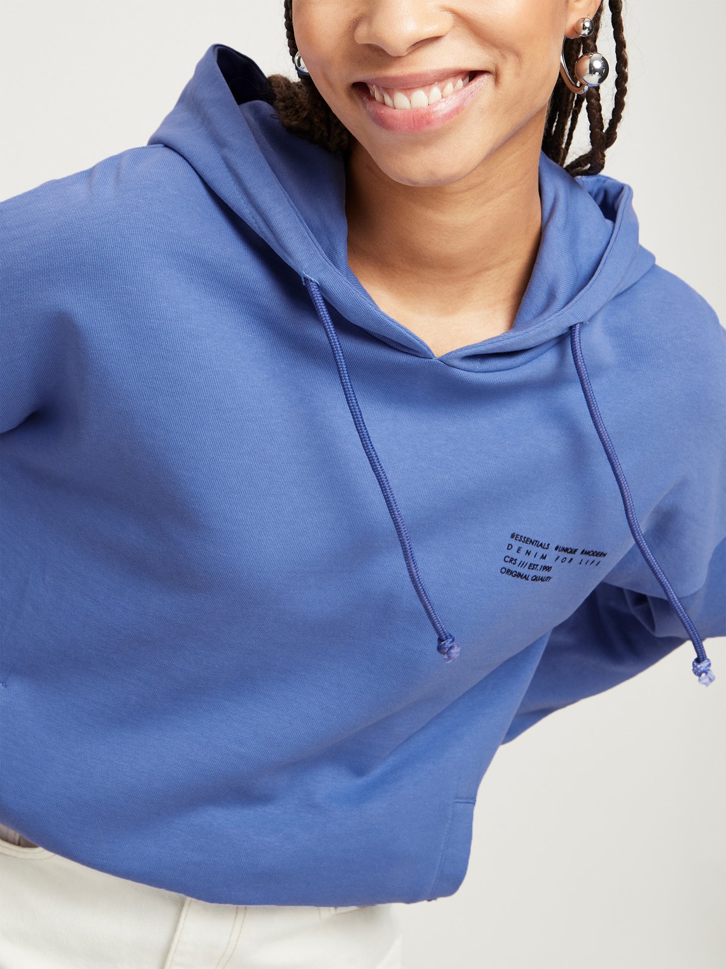 Women's regular hoodie with two pockets, blue.