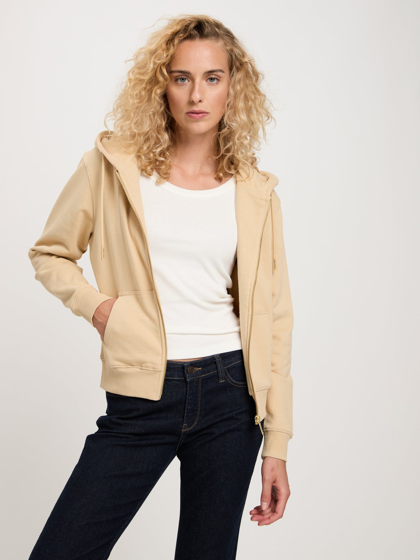 Damen Regular Sweatjacke mit Kapuze, Reißverschluss und geteilter Känguru-Tasche beige