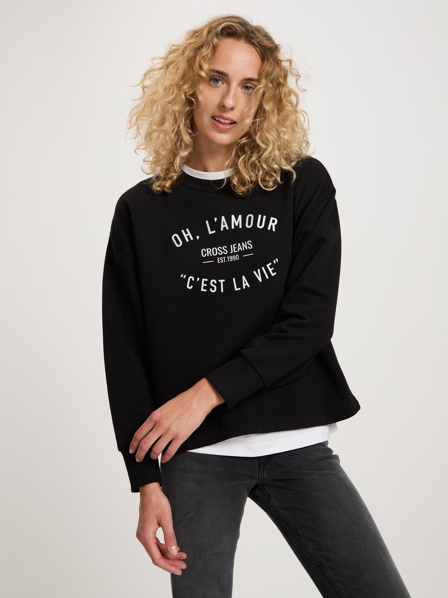 Damen Regular Sweatshirt mit Message- und Label-Print schwarz