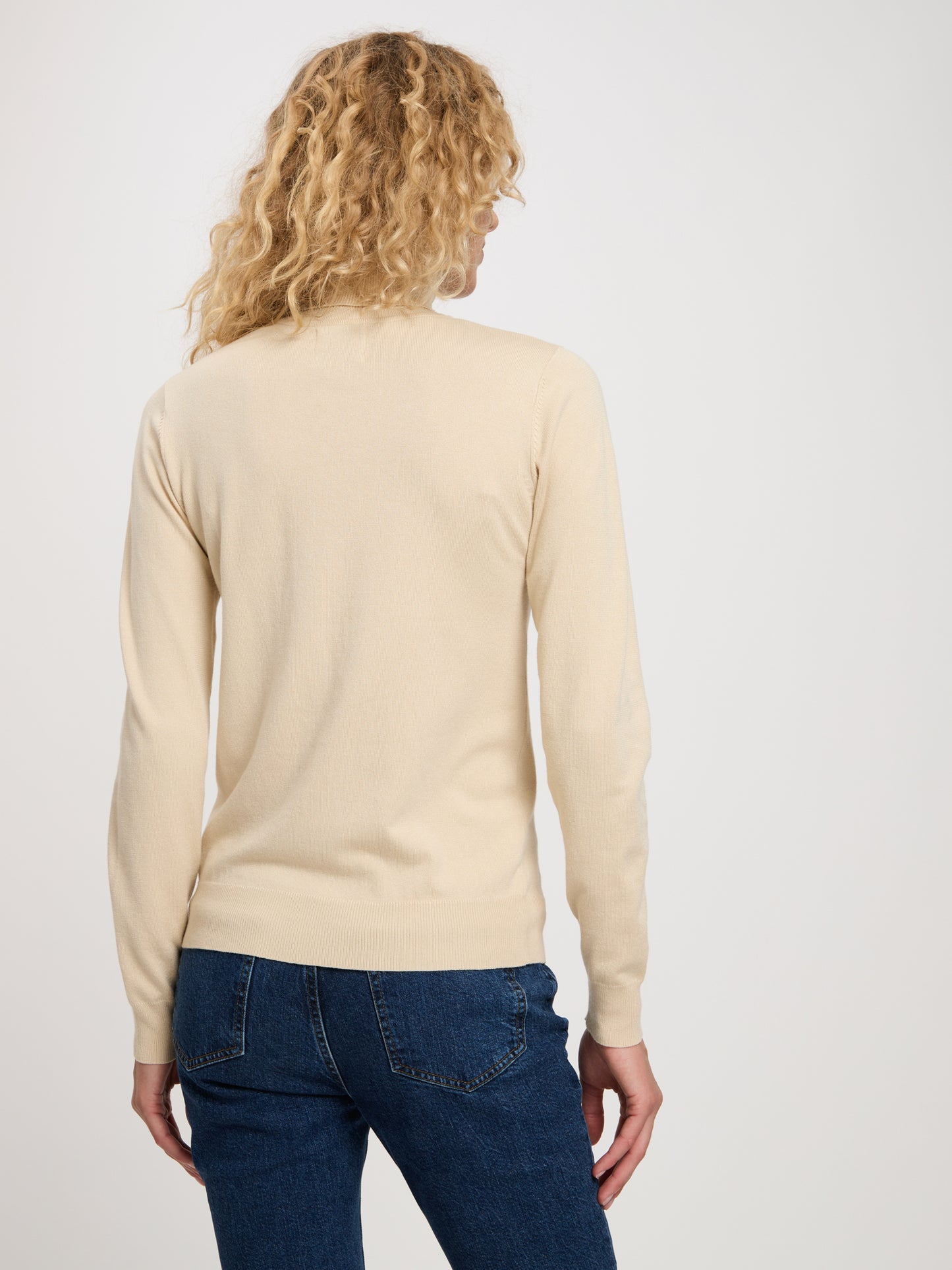 Women's regular turtleneck sweater in beige