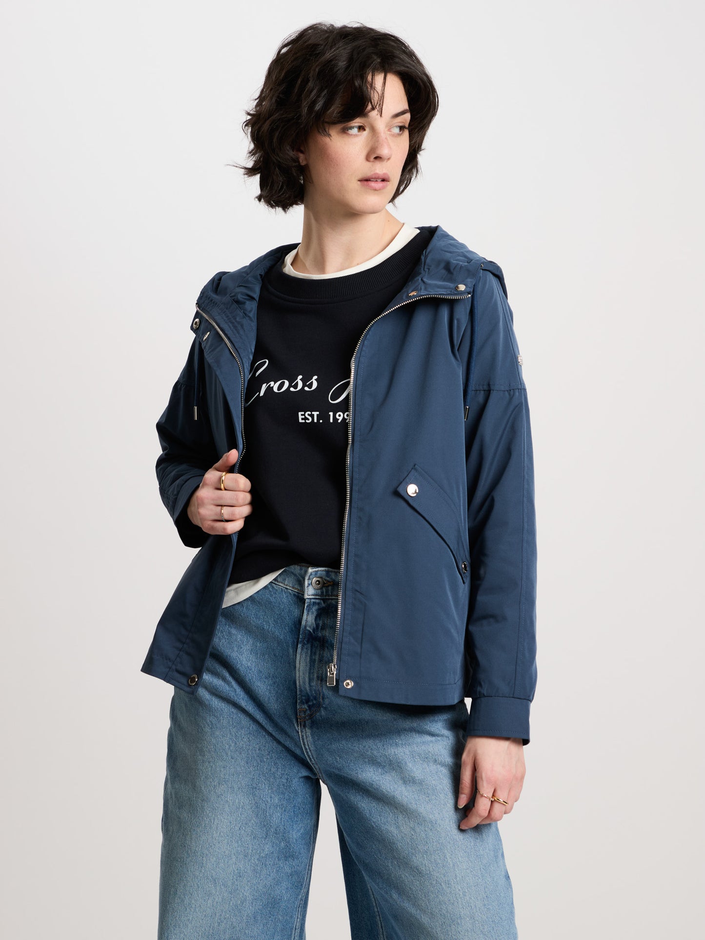 Women's regular jacket with hood, zip and snap fasteners in navy blue.