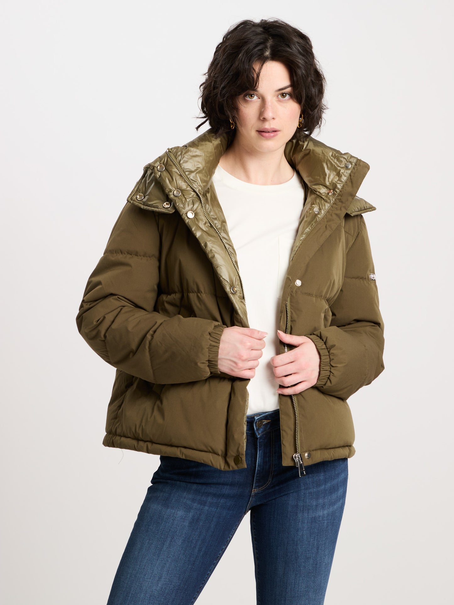 Damen Regular Winterjacke mit Kapuze Knopfleiste mit Reißverschluss und Eingrifftaschen in Olivegrün