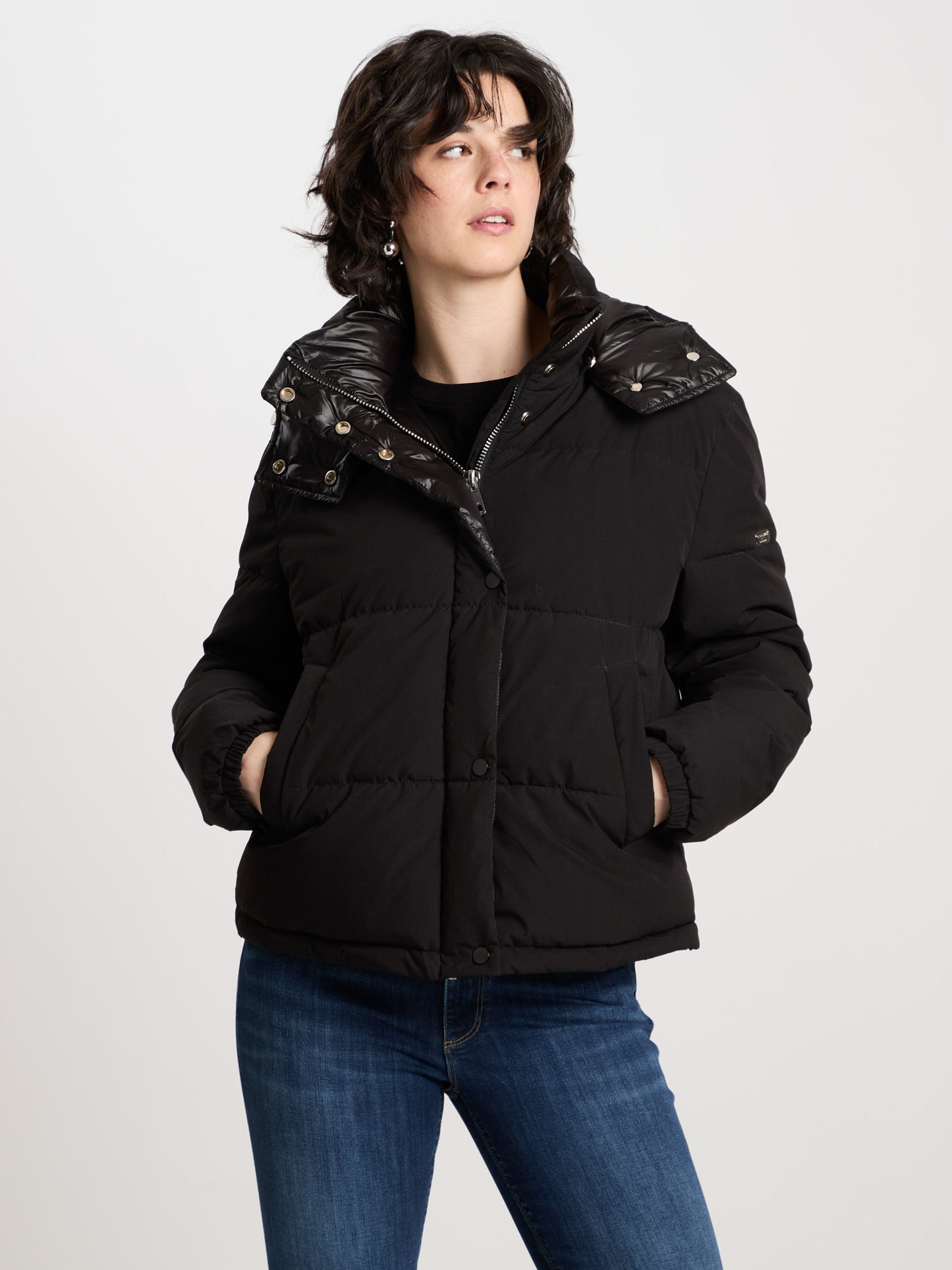 Damen Regular Winterjacke mit abnehmbarer Kapuze und Reißverschluss schwarz