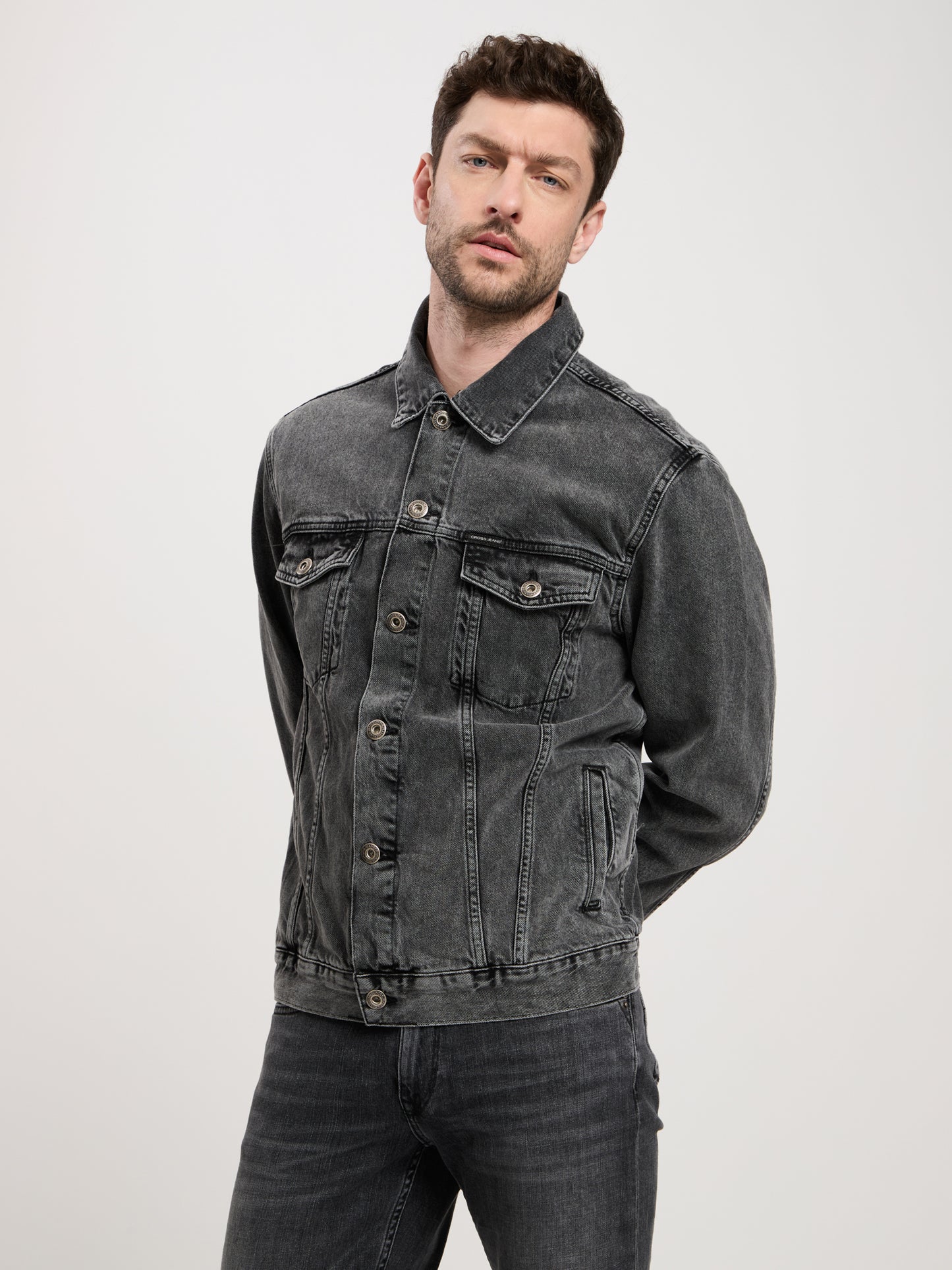 Men's regular denim jacket with button placket, anthracite.