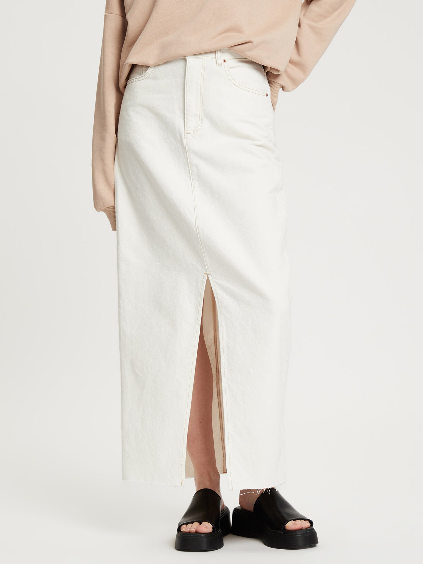 Women’s regular maxi skirt with slit, ecru.