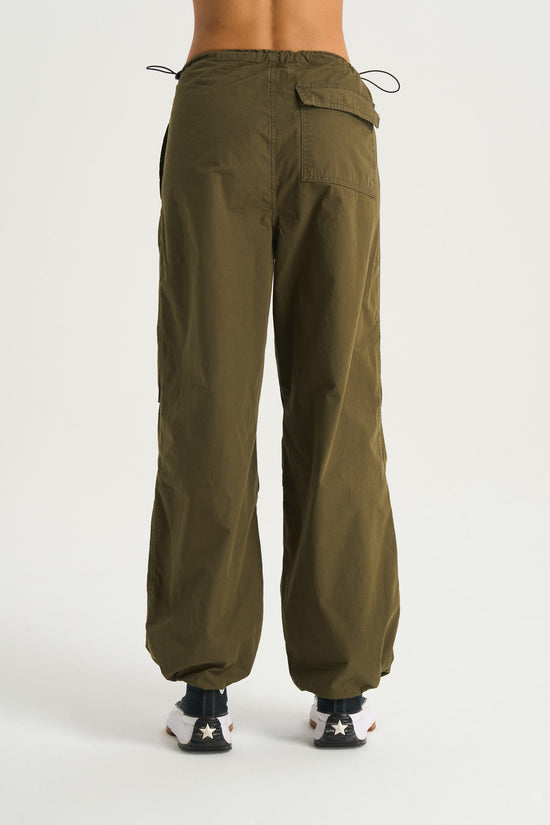 Damen Parachute Hose in khaki