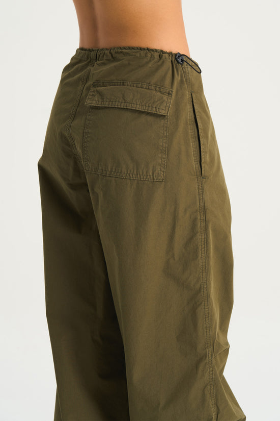 Damen Parachute Hose in khaki