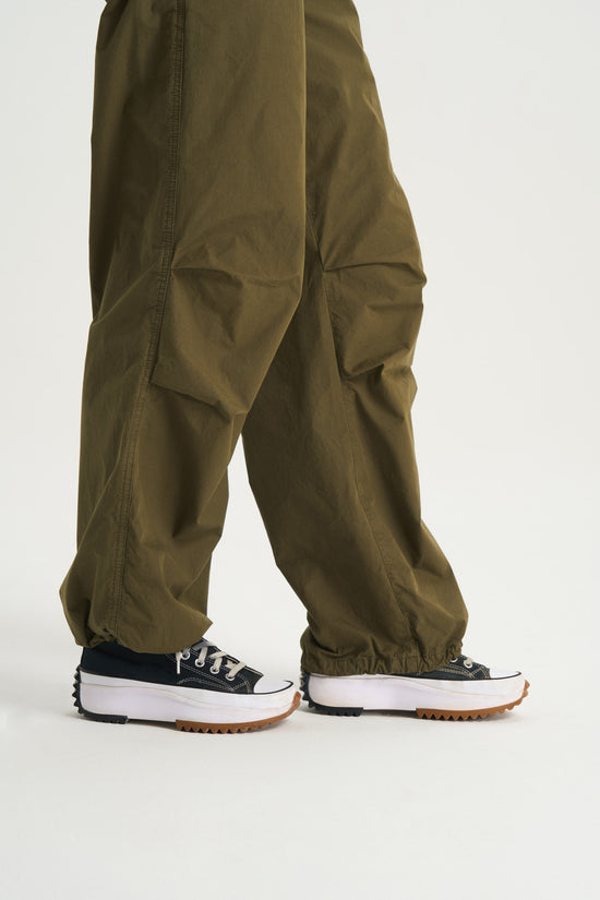 Damen Parachute Hose in khaki