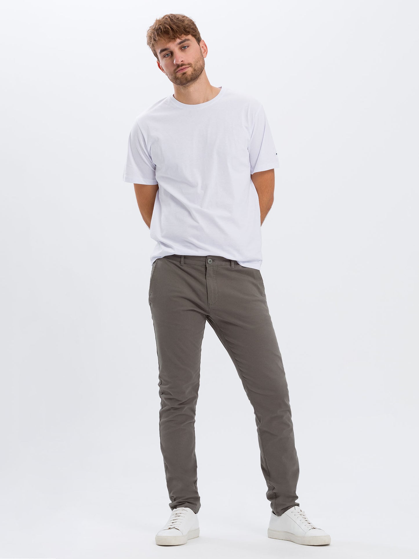 Men's khaki slim tapered fit chinos