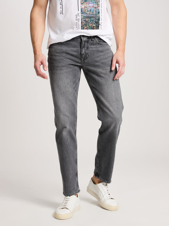 Antonio Herren Jeans Relaxed Fit Regular Waist Straight Leg grau.