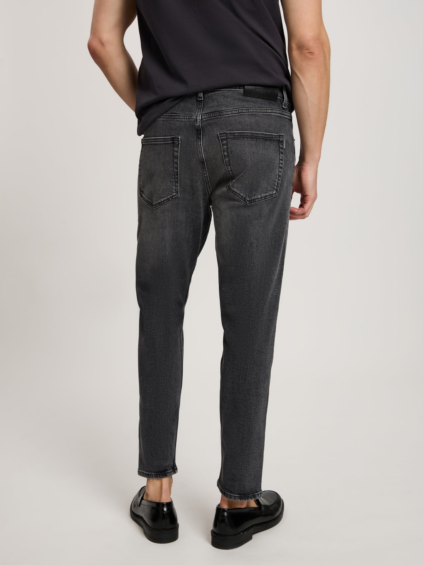 Finn Herren Jeans Tapered Fit Straight Leg anthrazit